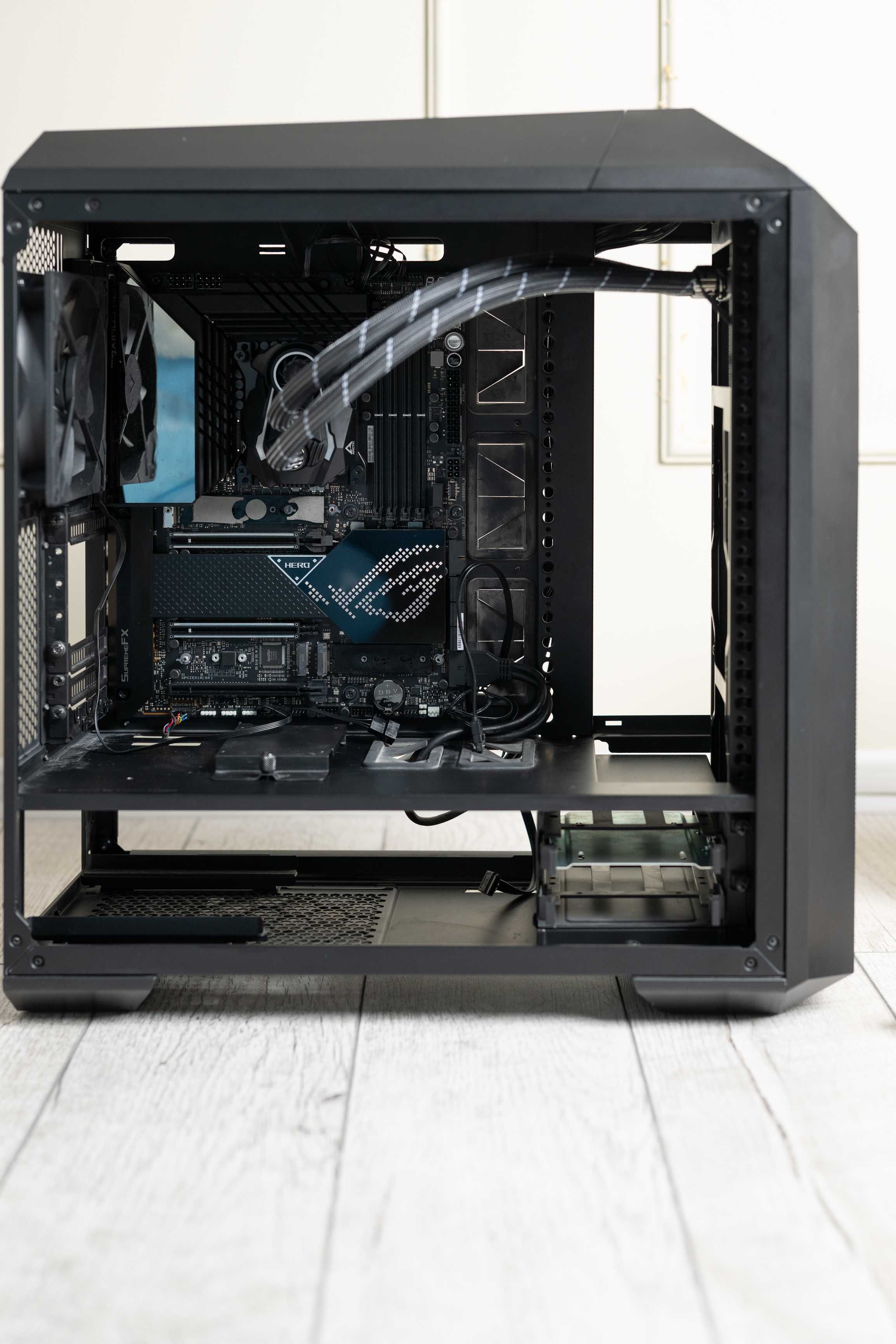 Asus Rog Maximus Hero Z690 + Intel 13900K Cooler Master