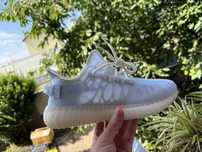 Yeezy 350V2 Mono Ice, marimea 40