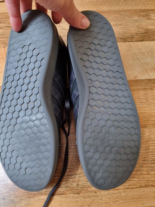 Vând adidasi Adidas 36,5