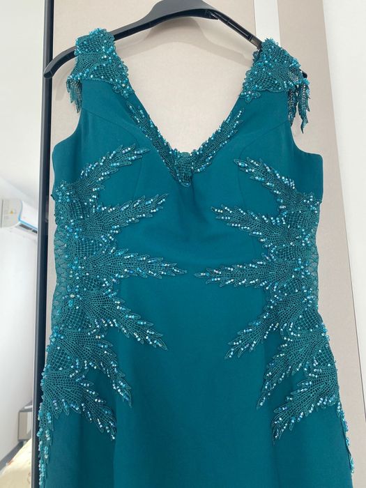 Официална рокля .