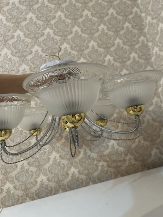 Люстра красивая срочно