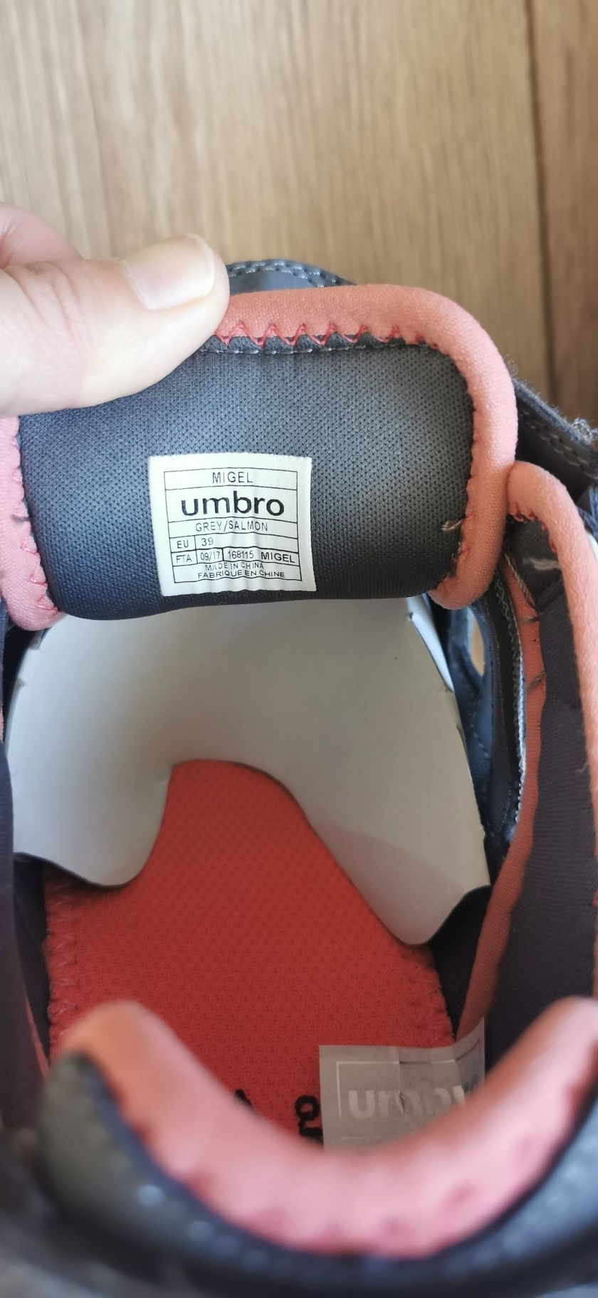 Обувки Umbro номер 39