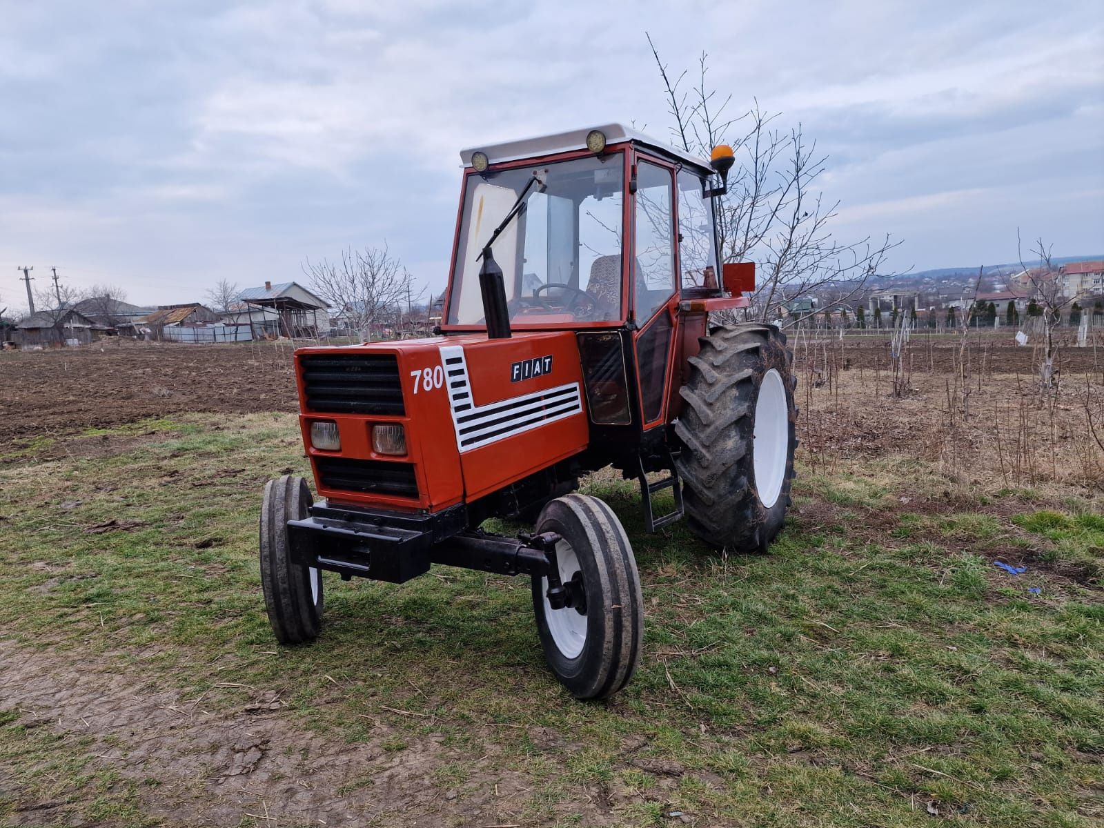 Vind  tractor fiat 780