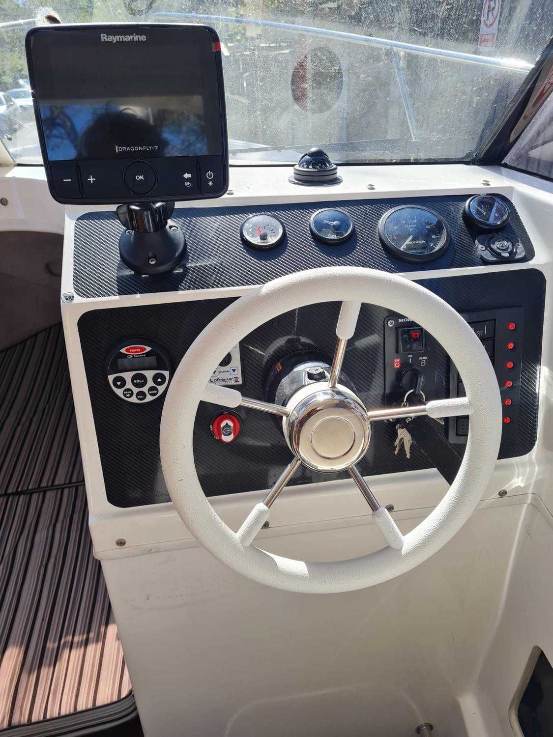 Barca cabinata AQUALINE 605 cu motor si perodoc, 2017