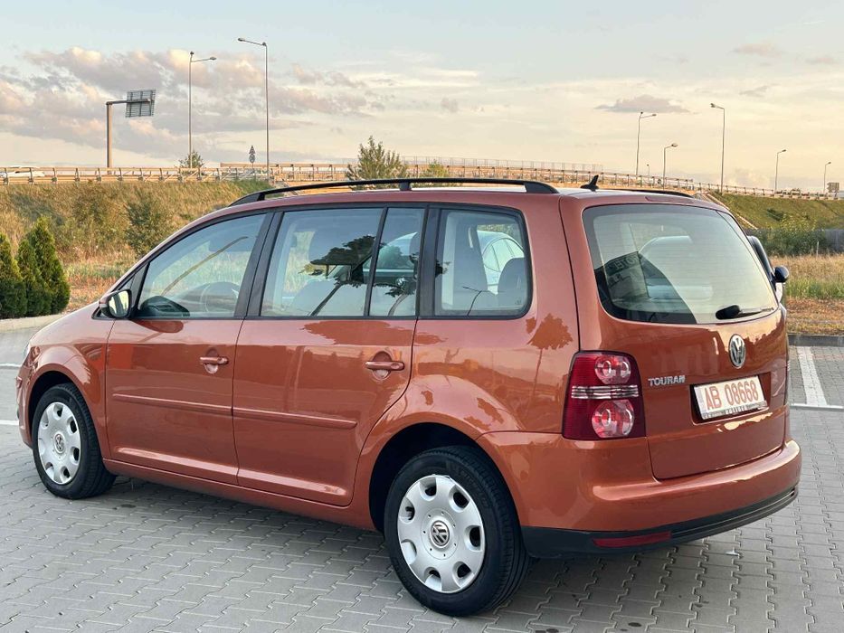 Vând Volkswagen touran an fabricatie 2010