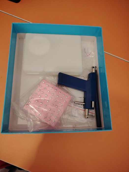 Апарат для прокола ушей