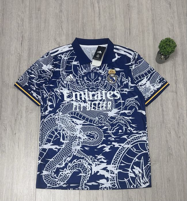 Tricou Real Madrid ediție specială Dragon-nou cu etichetă!