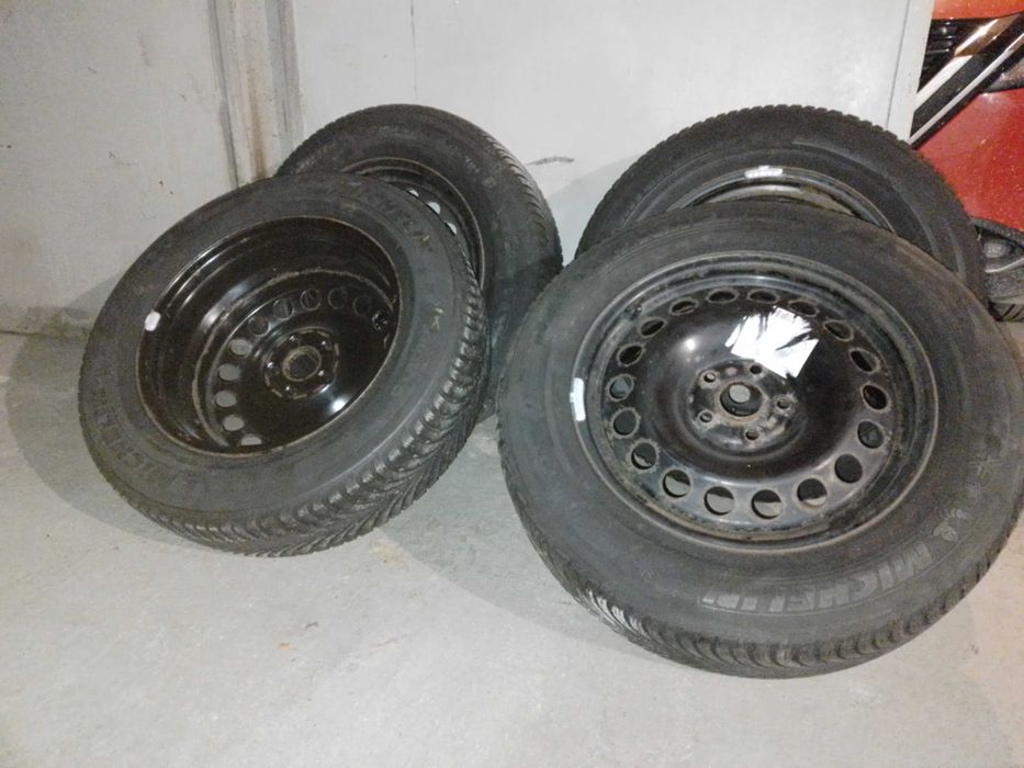 Метални джанти 6,5Jx17, 5х110, ЕТ 38 със зимни гуми 215/65R17