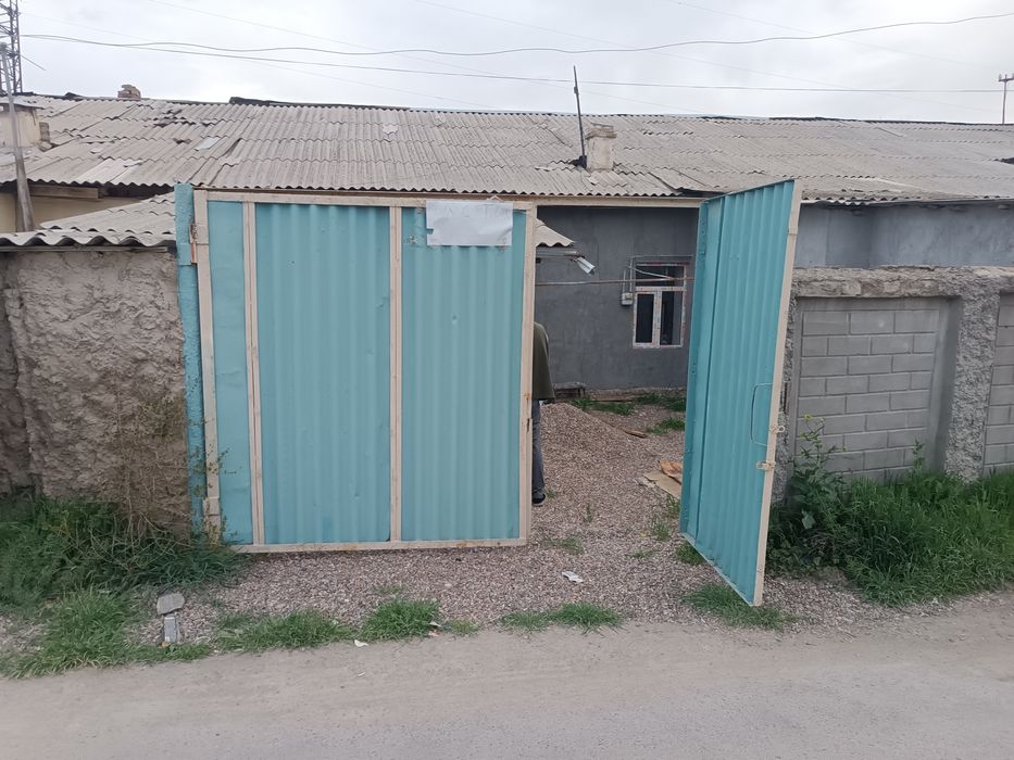 Uy sotiladi yangibozor srochna