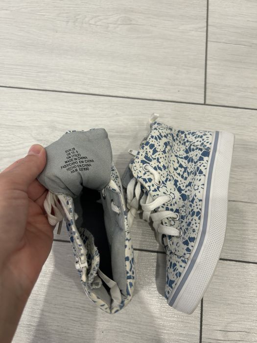 Продам детскую обувь на девочку