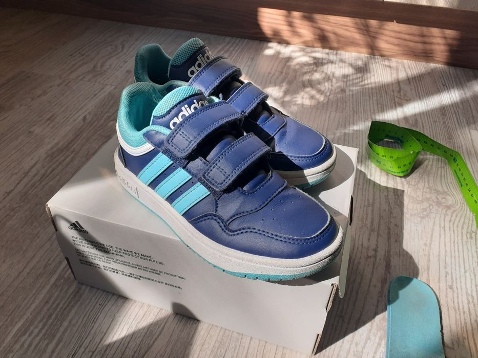 Продавам детски маратонки адидас  adidas номер 30