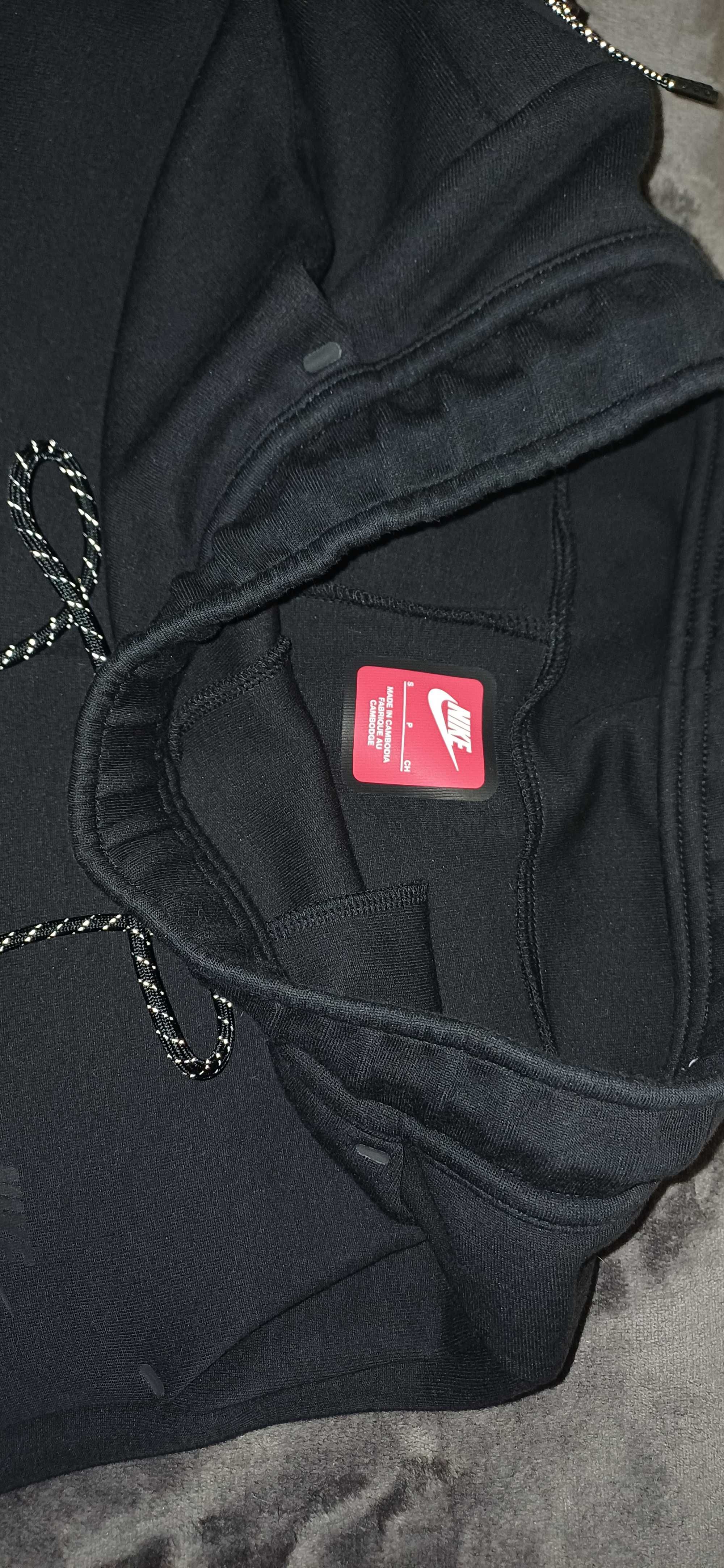 Чисто нови Nike Tech Fleece долници – размер S, сив и черен