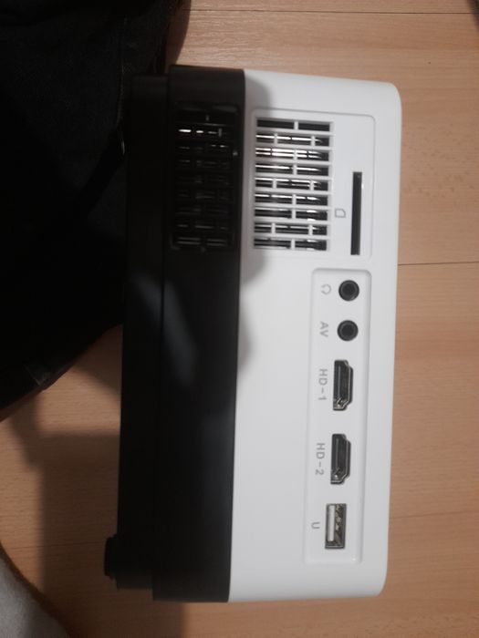 Video proiector portabil 1080p