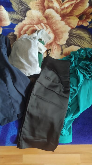 Отдам даром женские вещи