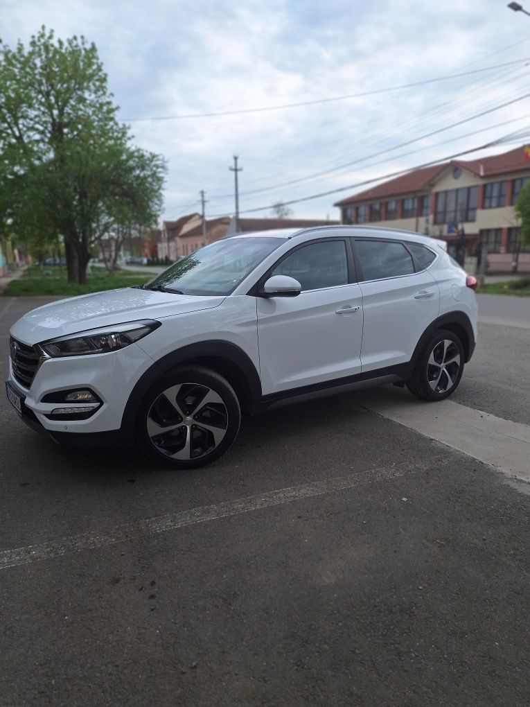 Hyundai Tucson .