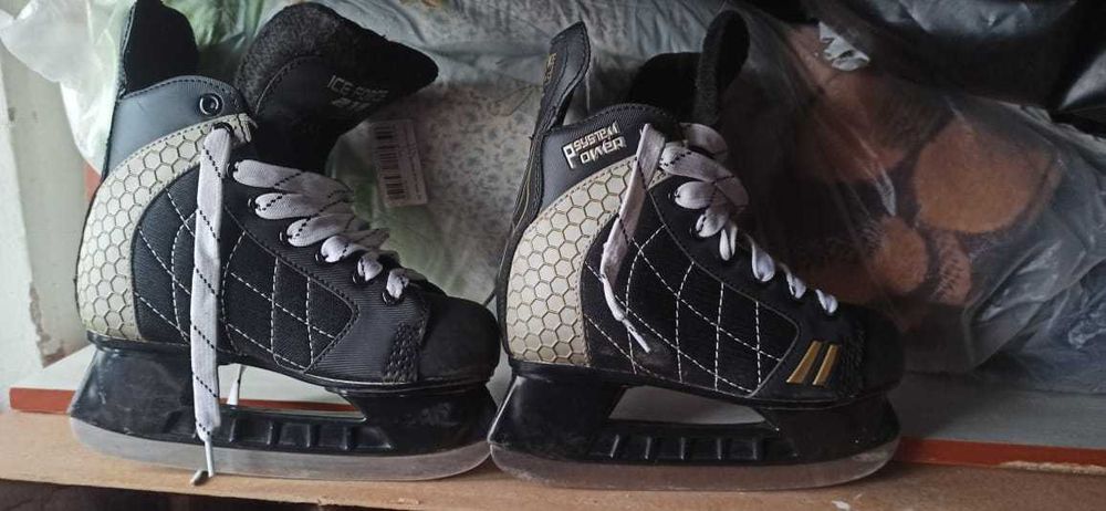 Продам коньки BAUD размер 34