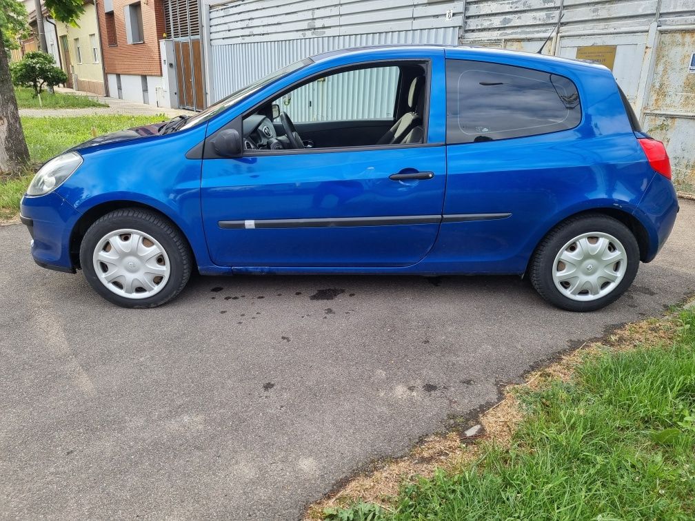 Vand Renault Clio 3  1,5 an 2008