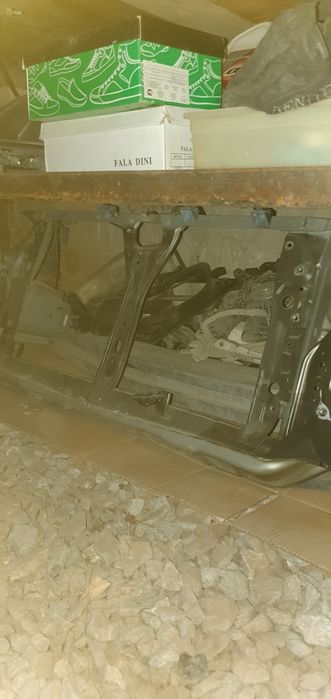 Продам оригинальные запчасти на Субару Аутбэк.