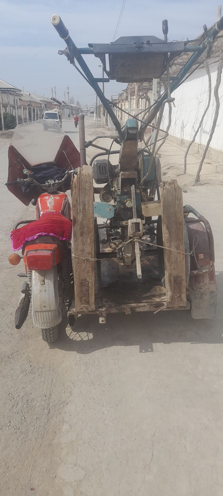 Motoblok va motosikl sotiladi
