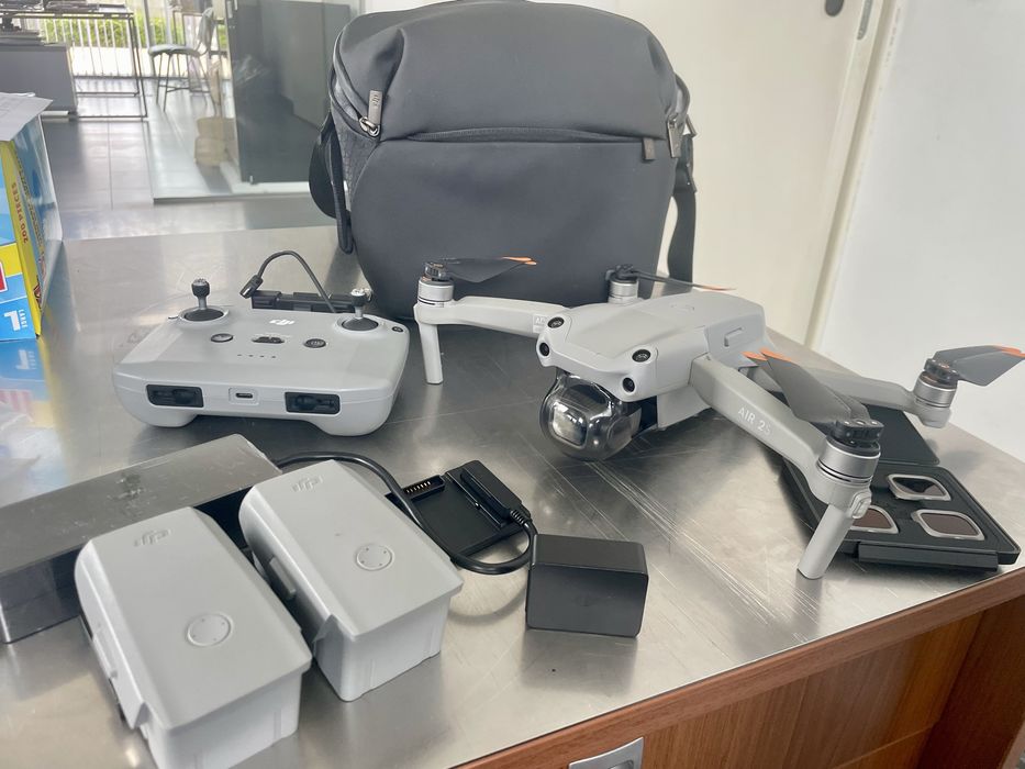 Дрон DJI Air 2S fly more combo 3 батерии, филтри, чанта, заряден хъб