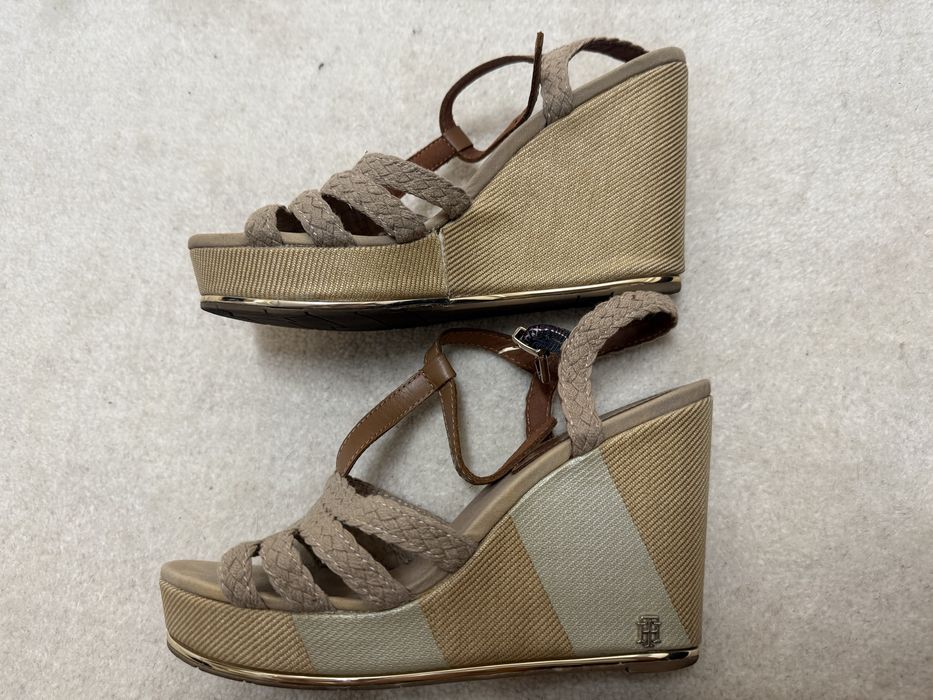 Sandale Tommy Hilfinger cu platforma, marimea 38