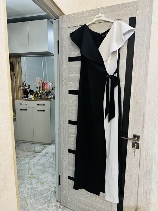 Платье вечернее чёрного -белого цвета