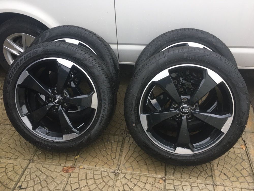 Комплект лети джанти от Audi 5x112 с летни гуми Pirelli 255/45/20