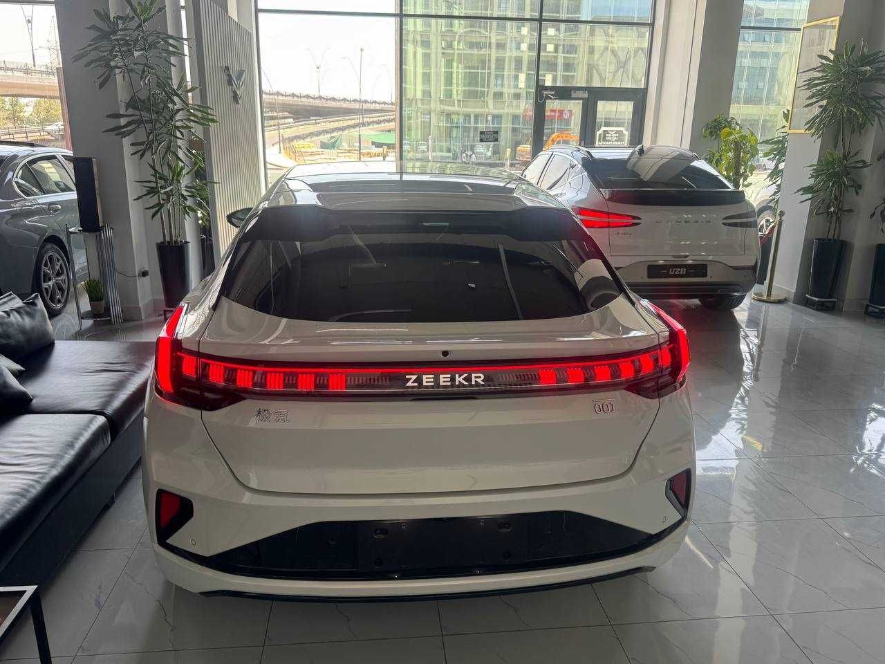 Zeekr 001 sport.