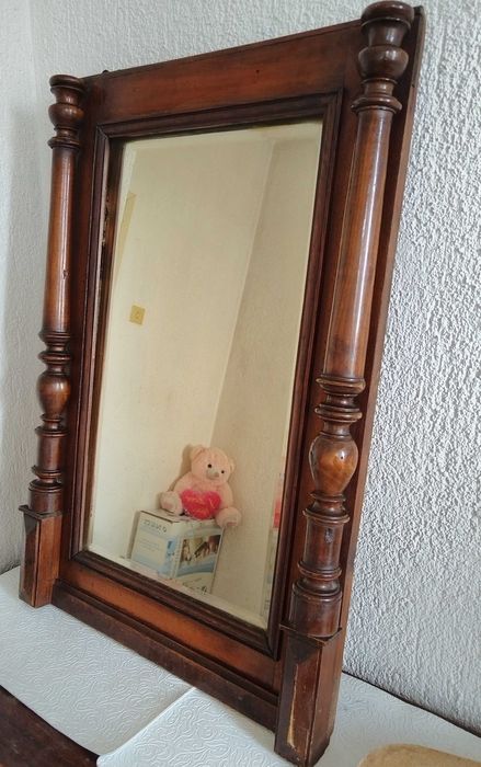 Винтидж дървено огледало