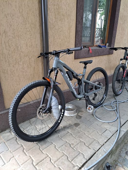 PRET SCAZUT Focus Thron 6.8 Trail – full suspension, cadru L, 29”, 12