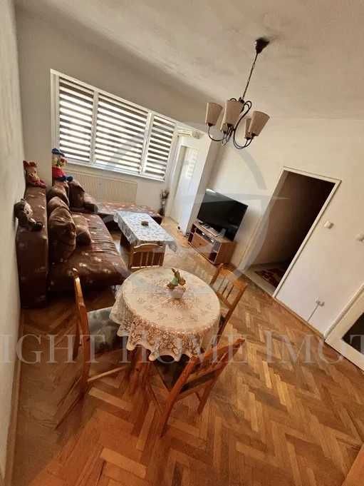 Продава се Тристаен апартамент в Пловдив, Център - 75 кв.м за 2107 €/кв.м - Снимка #1