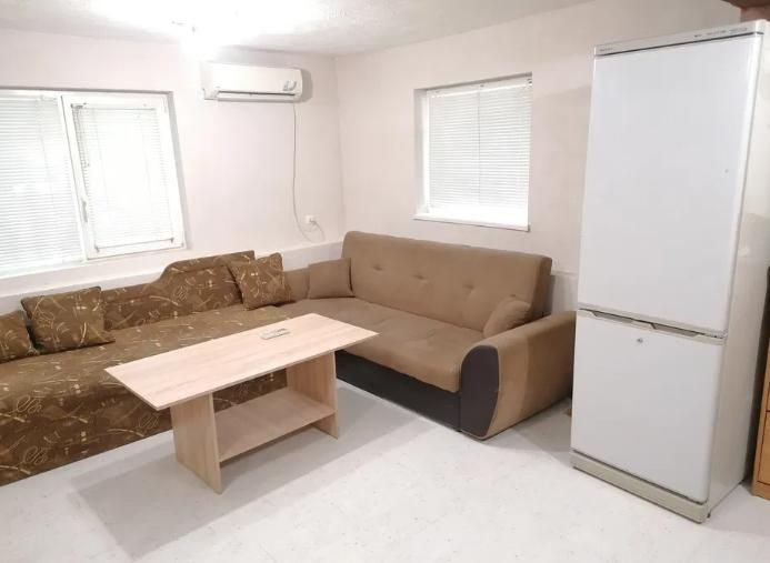 Дава се под наем Тристаен апартамент в Пловдив, Южен - 60 кв.м за 325 € - Снимка #2