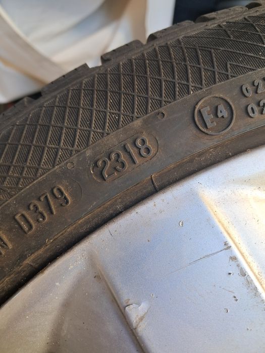 2бр. 225 40 18 XL Continental зимни гуми