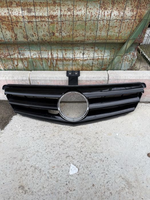 Решетка за мерцедес w204