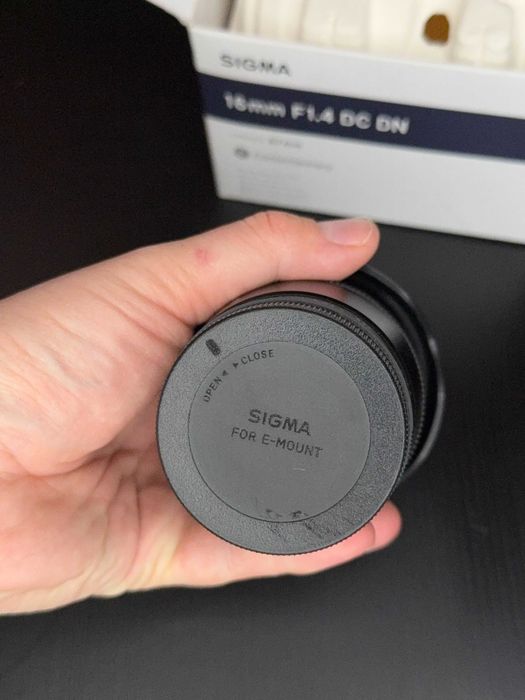 Sigma 16mm F1.4 DC DN | Contemporary за Sony E-Mount – Топ Състояние!