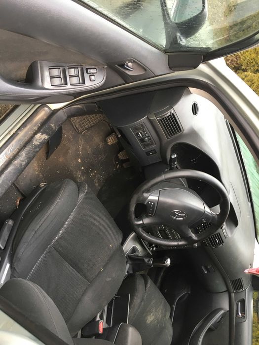 Dezmembrez-Piese Toyota Avensis T25 2.0 D4D 85 kW si 1.8 Benzina