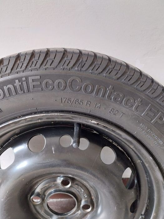 Roata de rezerva cu cric în stare buna cu cric și anvelopa Continental