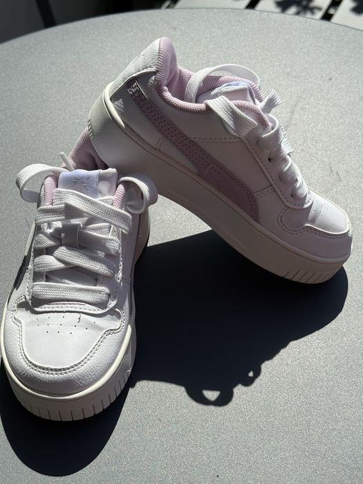 Vand adidasi puma si champion.