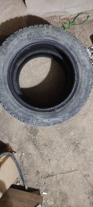Продам зимнюю резину Viatti 185/60 R14