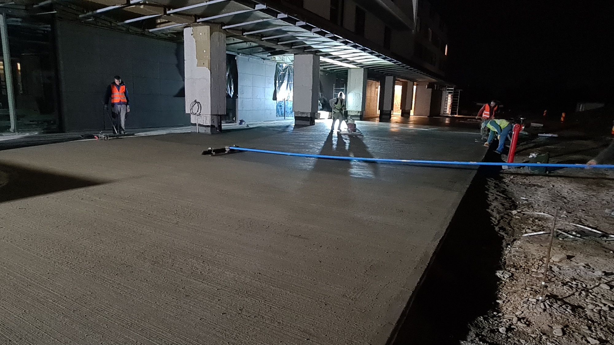 Turnare Beton - Sapa cu Cuart, finisat cu Elicopter, Periat, în curte