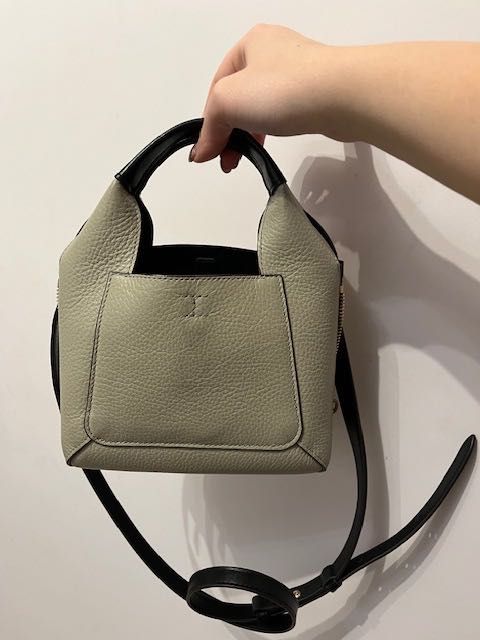 Кожена чанта на Furla