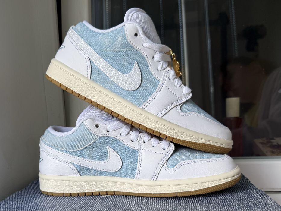 Nike Air Jordan 1 Low SE cu logo personalizat din pietre Swarovski