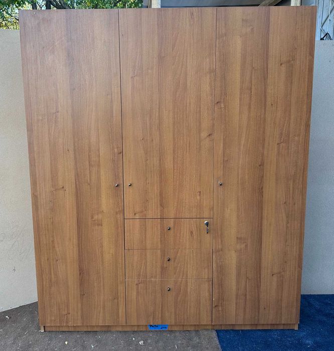 Dulap cu rafturi; Sifonier; Vestiar; Dulap de depozitare si organizare