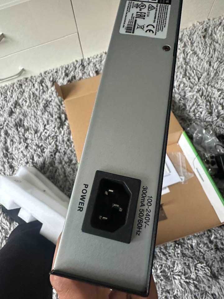 суич cisco sf110-16 16 port switch сплитер за интернет