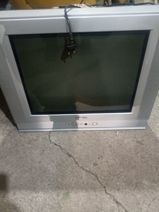 Продам телевизор в рабочем состоянии,а также полку для телевизора .