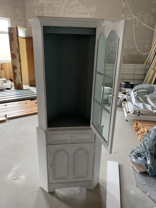 Corp vitrina tip coltar