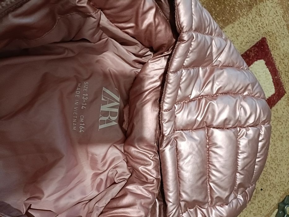 Vând geaca Zara  fete