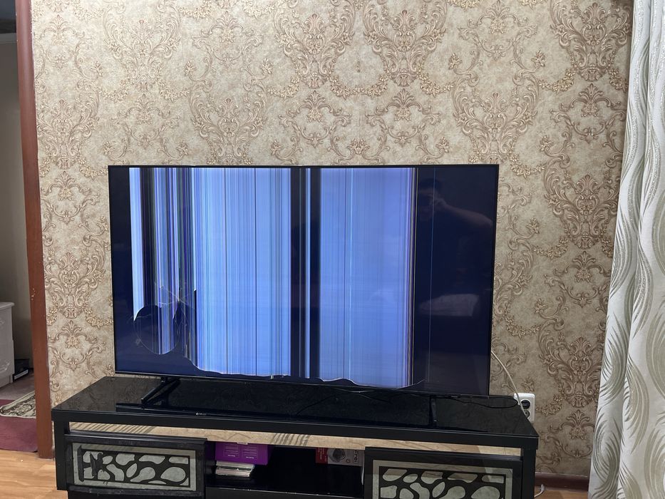 Продается самсунг телевизор с не работающим экраном