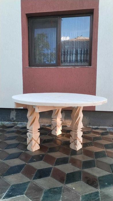 Masa din lemn rustică