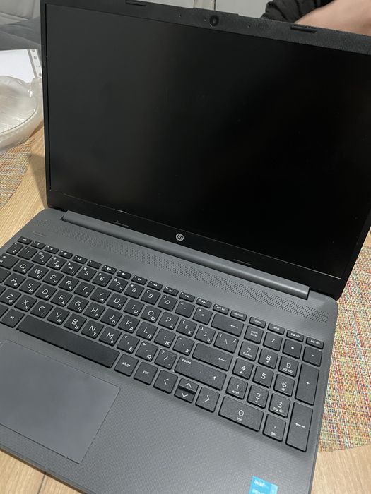 Продам ноутбук hp laptop